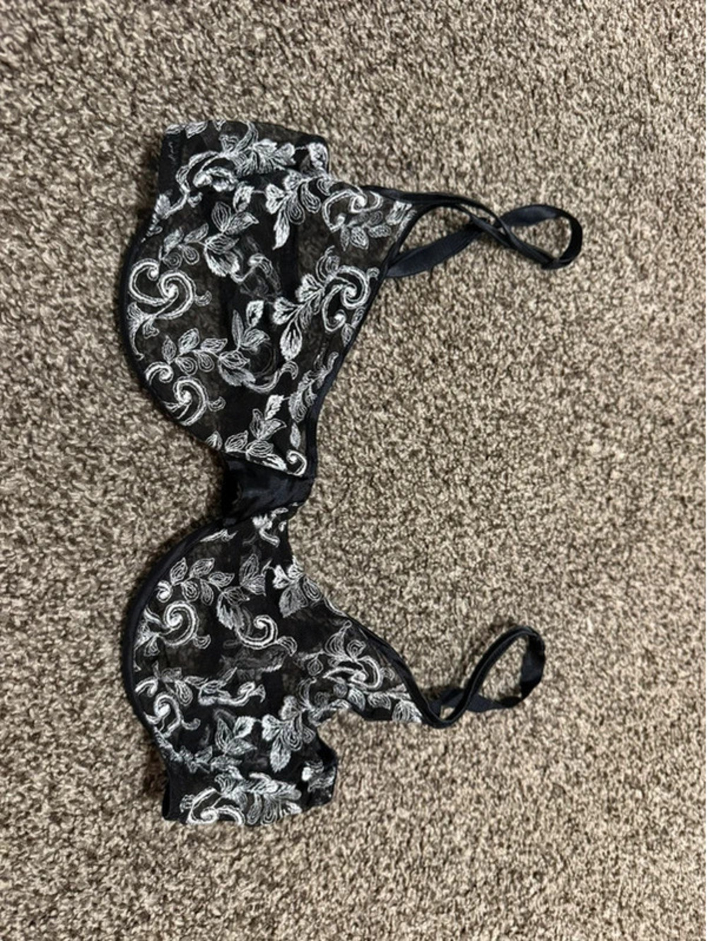 Natori Black Silver Floral Embroidered Underwire Bra Size Tag Removed